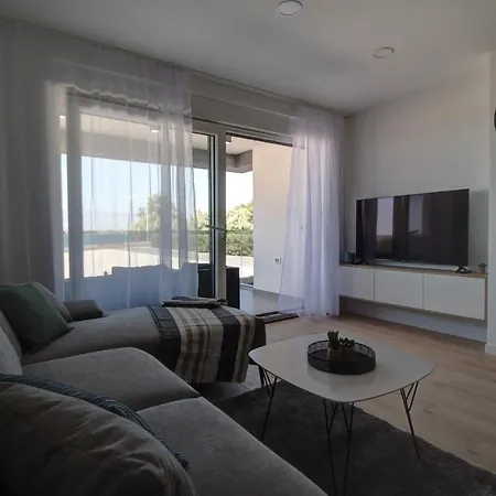 L&L Nin Seabreeze Apartments 1