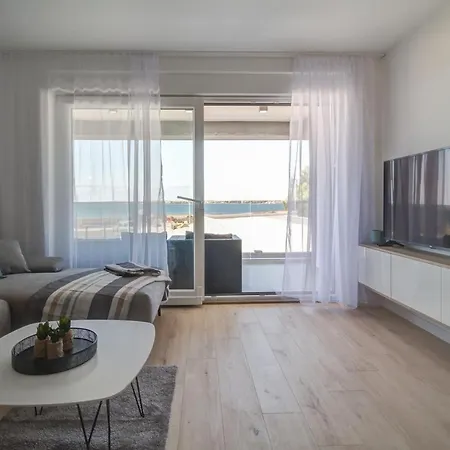 L&L Nin Seabreeze Apartments 1 *