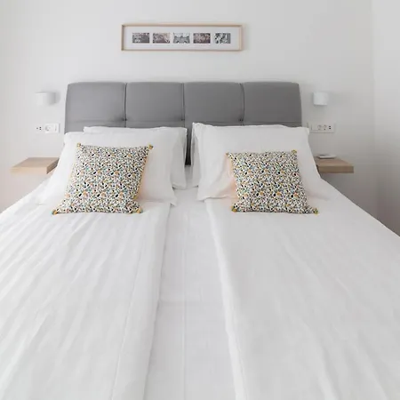 Luxury Beachfront Crystal Aenona - By Ta Leut Agency Apartment Nin